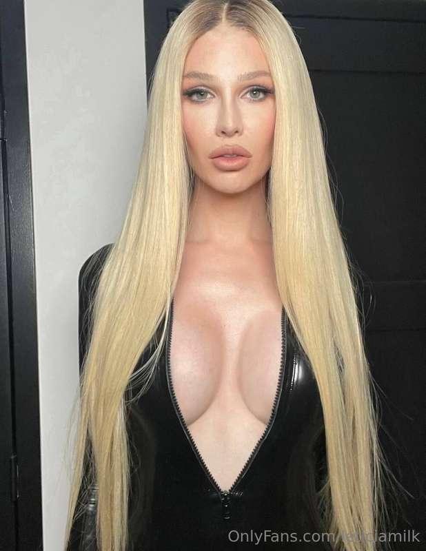 OMG THIS BABE
@carmensthroatxxx
80%OFF 3$
Go see this Dolls ..