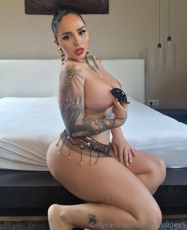 Time to lock and tease your pathetic dick 😏🔒