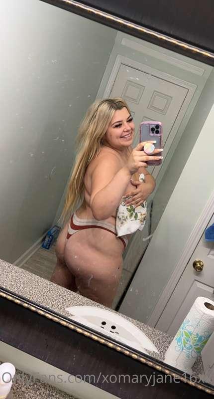 goooood morning 😜🥰😋
 dirty mirror pics are always the most f..