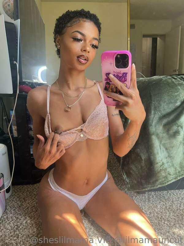 the perfect lil nipples 😍😍