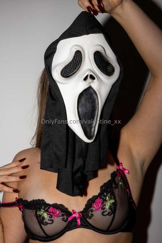 I'm a sexy ghost 👻👅