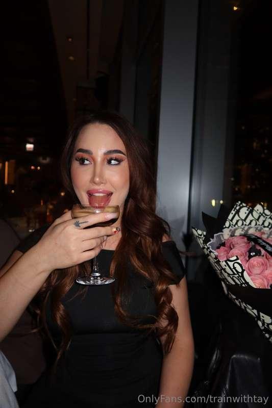 Just a happy girl and her cocktail🍸👅