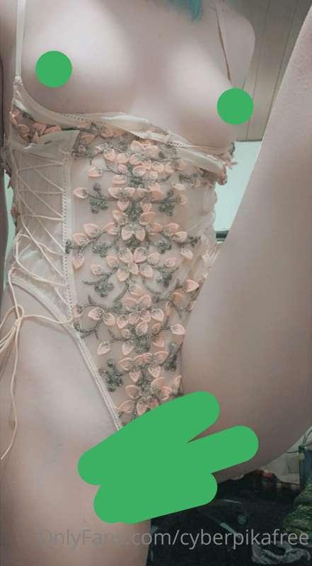 Preview of the set I just sent to you 😍 

From a photoshoot ..