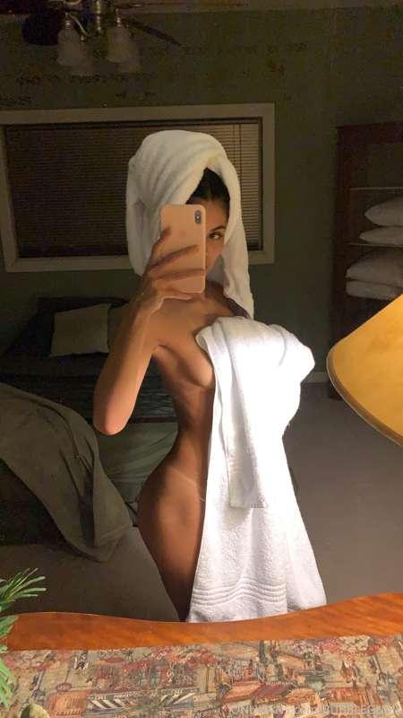 Wet late nights🌹