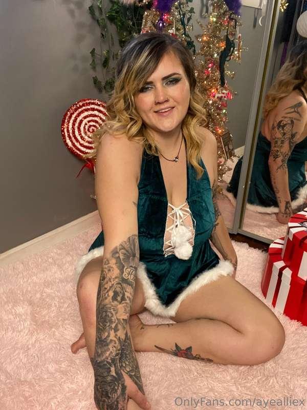 Elf picsIncludes- pussy spread, bent over / doggie