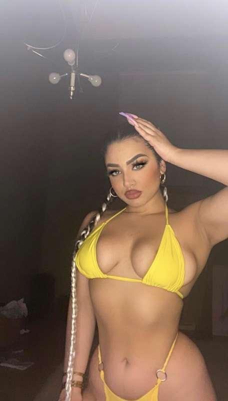 It’s bikini season 😋💦 what do you think of this on me?🥰