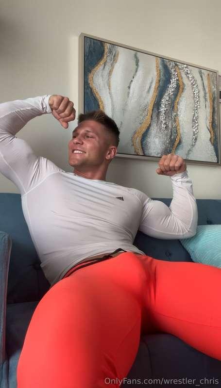 Guess what I’m not wearing under this 👀 