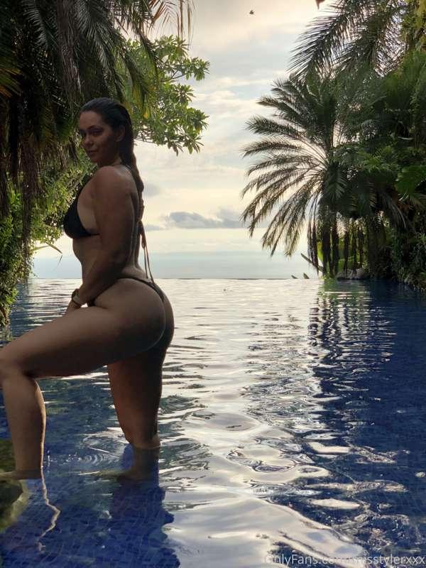 Join me in paradise baby 🌴