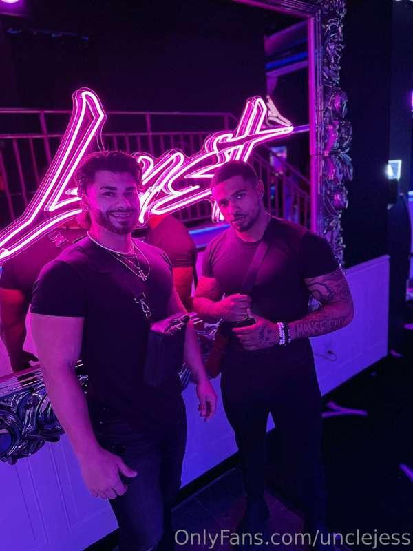 Who wants to see lightskin and I jerk off next to each other..