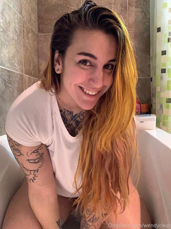 you guys like wet t-shirts... right?? 🧐

i have a bunch of f..