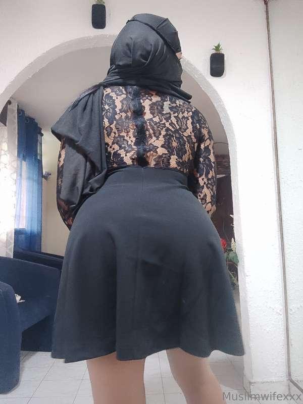 Your juicy mother wife wishes you a happy Thursday 