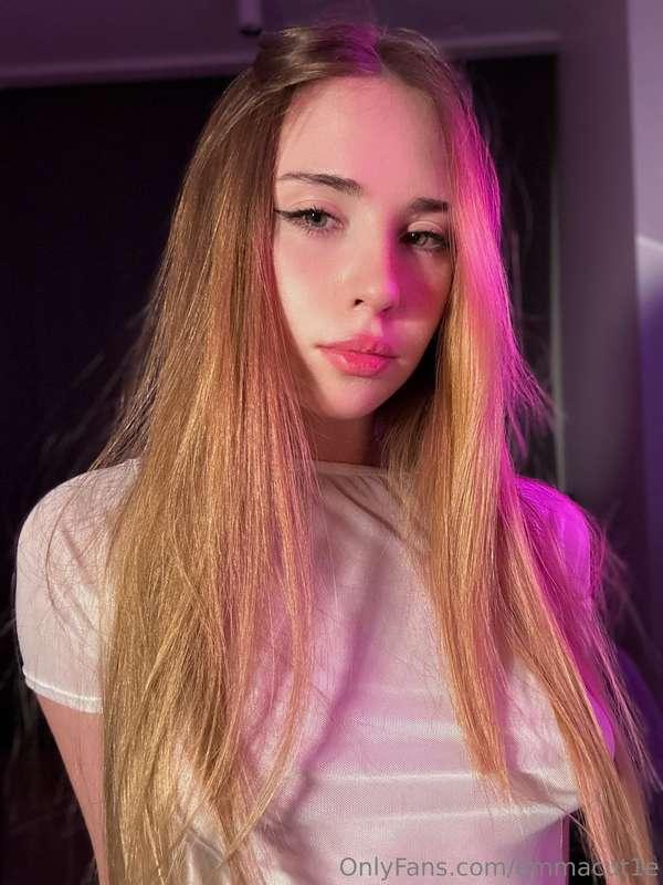 Het Alexa, play "True Colors" by The Weeknd ;)