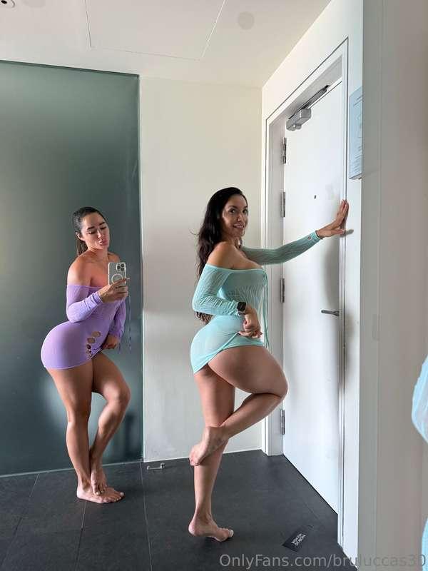 My girl and I are bored as hell, pinche 😚 Spoil us and let's..