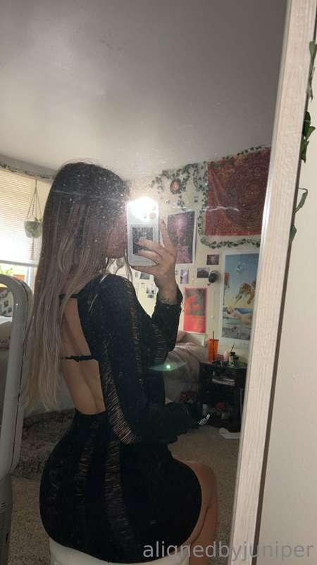 Cute dress huh? 🕷️
Dm me and what you think 😉💬