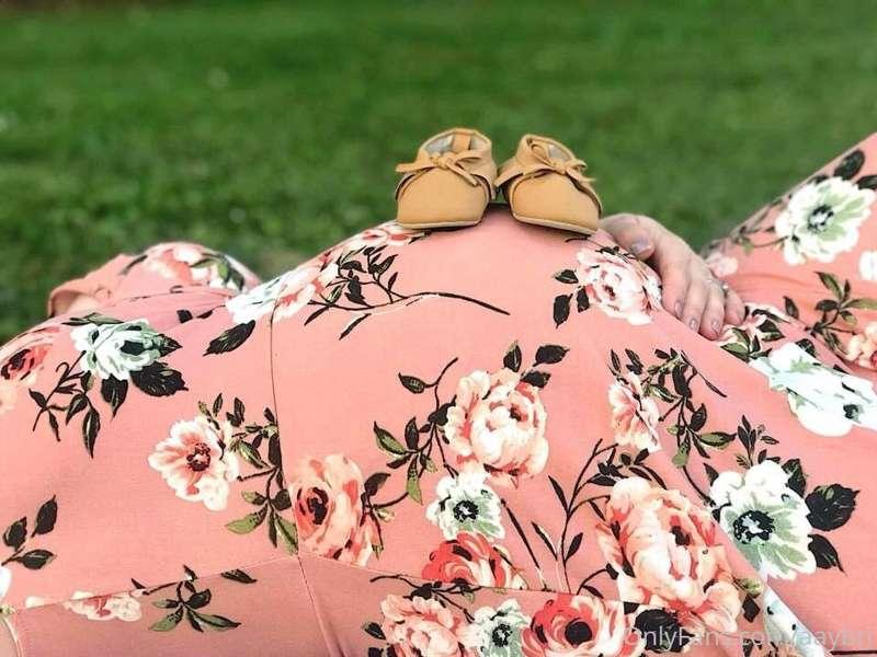 🌸 **2018** 🌸
Around 33 weeks