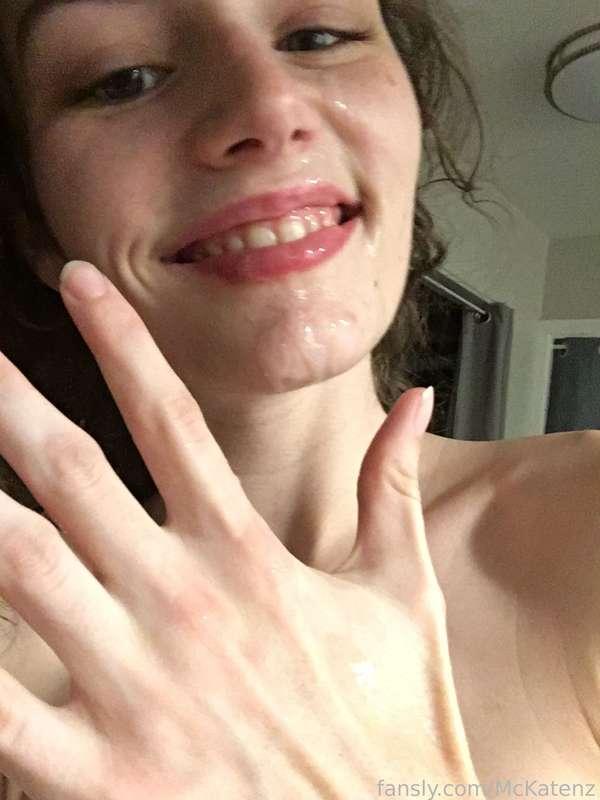 Happiest with a warm load on my face 💦 🥵 