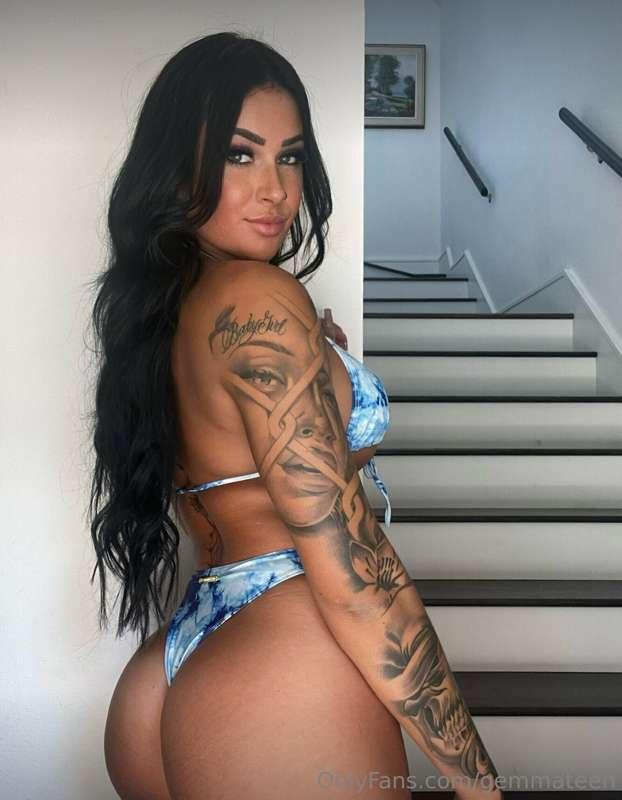 @laurelemonique is sexy & sweet with a little bit of heat 🥵 ..
