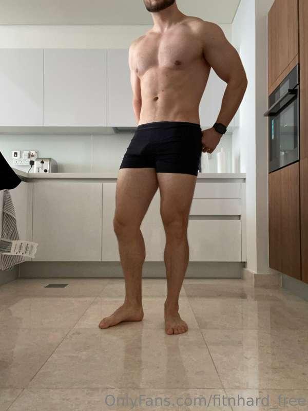 Here is a little slideshow from today in the kitchen... no w..
