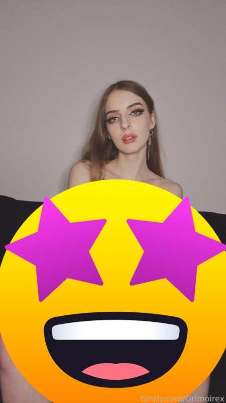 Hands down the cutest set I've done so far, it feels so intimate. Guess what I'm wearing behind the pillow? 🤫🤭😳 maybe nothing? 

A very sensual set come take a look 😉

#fyp