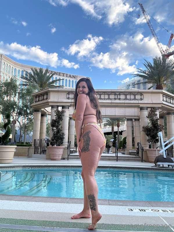Good morning! Happy hump day😘🍑
