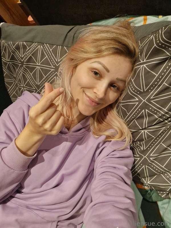 Hi it´s me chilling here.. do you also like me without makeu..