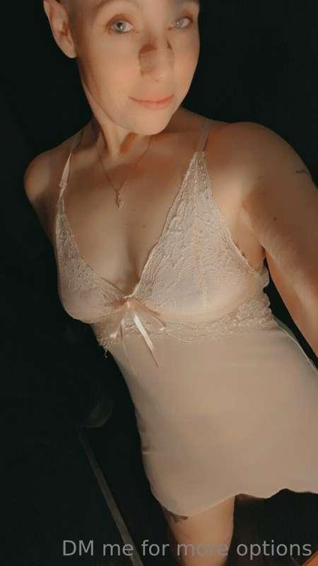 Just decided to snap a few while in my lingerie. Don't think..