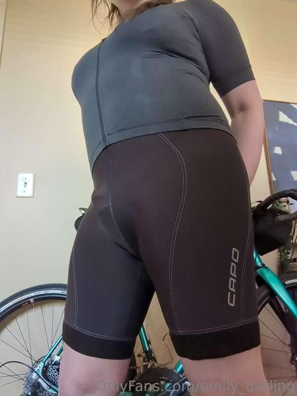 Do you think people can see my girlbulge in these bike short..