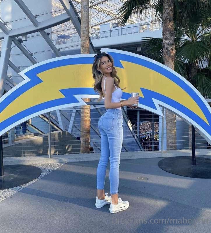 Wish it was the Chargers, but let's go Rams! 🏈