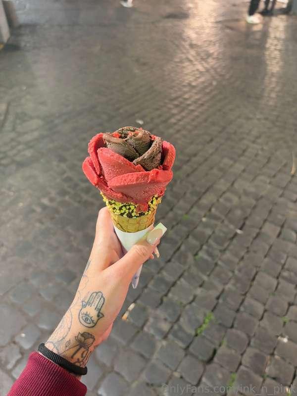 Went out for an ice cream today 😉trying some new flavors. Wh..