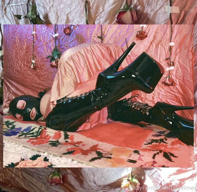 Swipe to see me transform from a sweet boy into a latex play..
