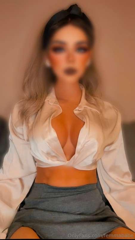 Short skirt no panties🥰
