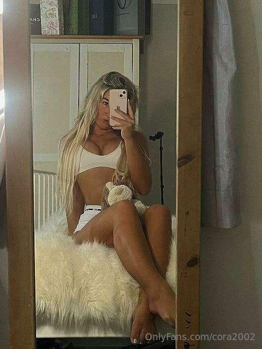 So lonely today 🙃 got the house all to my self 😛