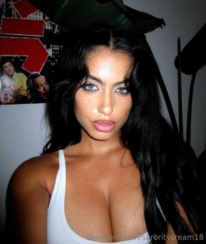😈 College cheerleader turned OnlyFans slut @thecaligirl 😜 Sh..