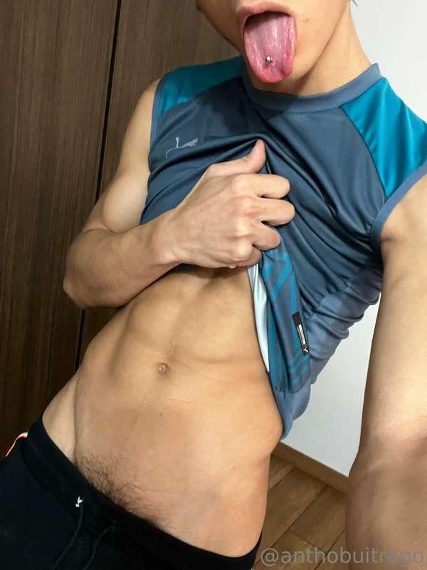 hey love! I want a good handjob😈🤤 like if you want to help m..