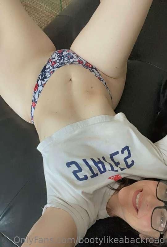 Hold my hips while you kiss down my tummy ☺️