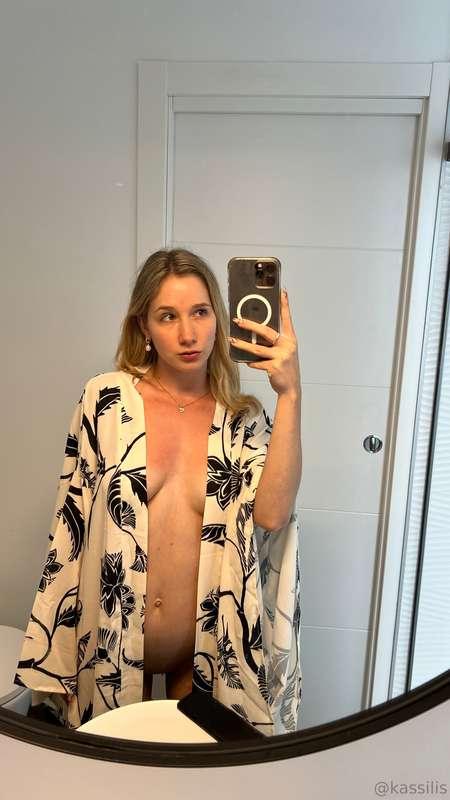Shower together?💦👀