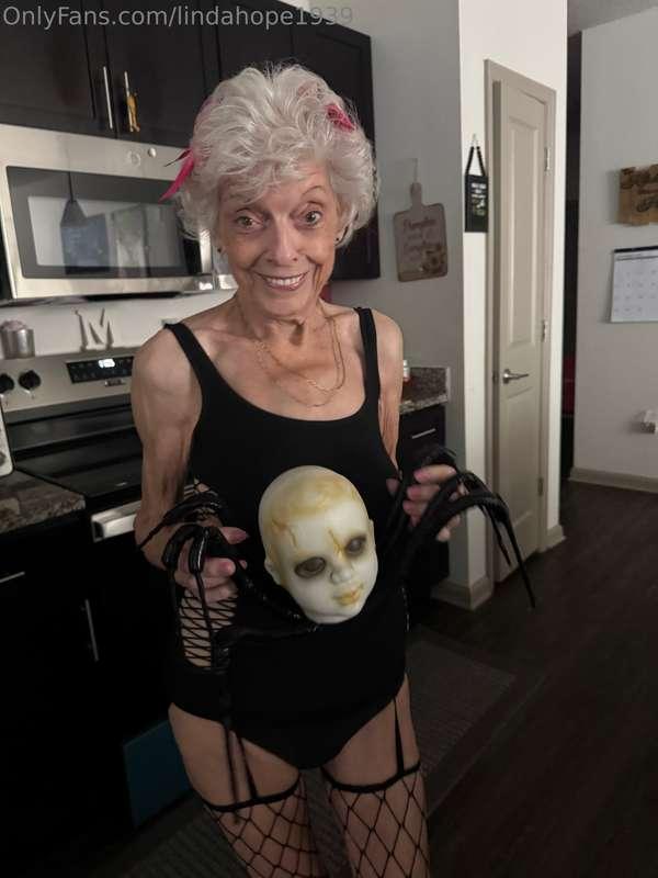 Catch feelings, not flights… unless you’re coming with me 😏