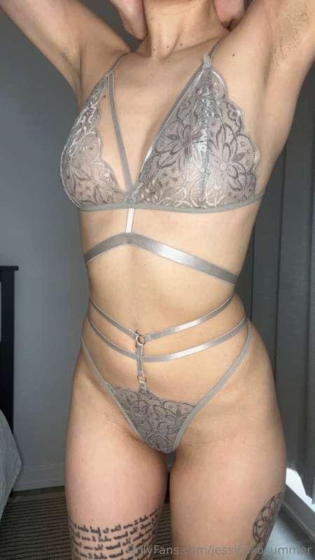 Daily dose of sexy from your fave sunshine girl 👧 🌞💖✨