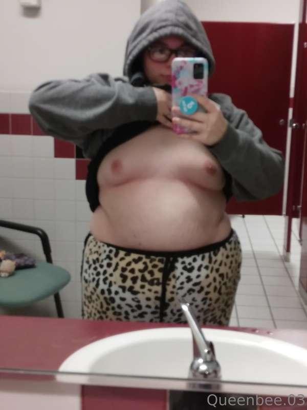 Flashing my titties i. A public bathroom 😜😜🥵