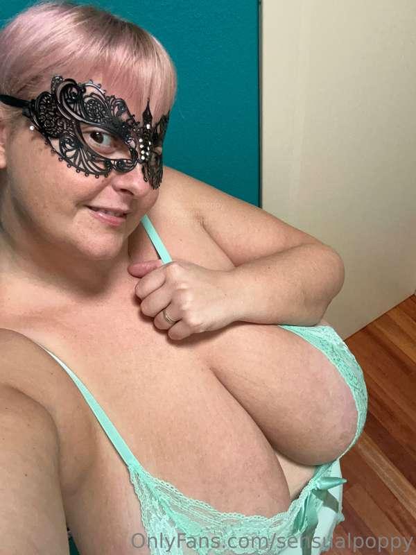 sensualpoppy image #2