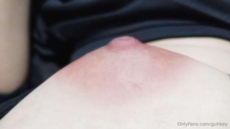 Te gustaría chuparlo y sacarme la leche? 😛