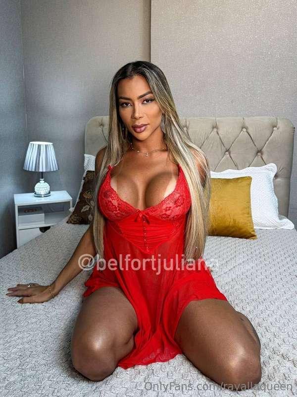Hi, this is my friend @belfortjuliana. She's beautiful, bust..