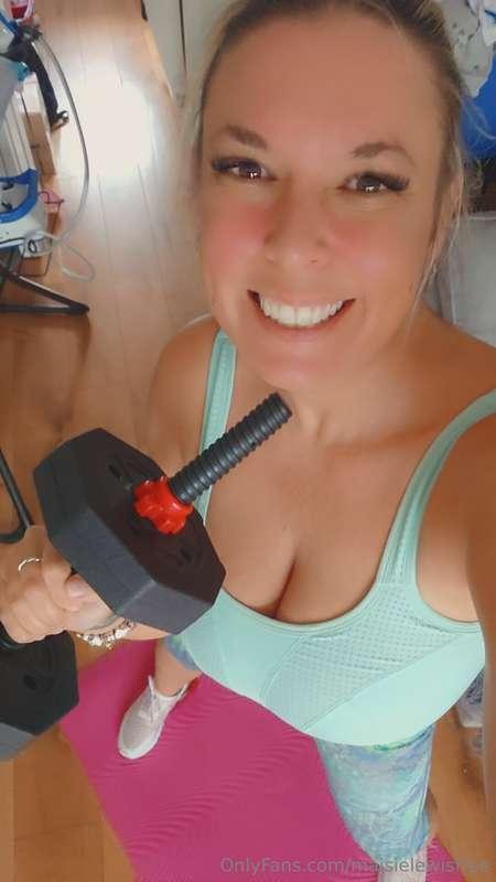 Workout Wednesday 😘 Got to keep my wanking arm strong 😉