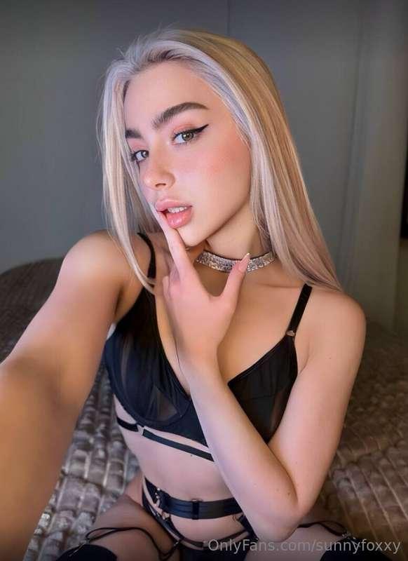 @nikibump

❤️ She @nikibump needs your cock more than ever ❤..