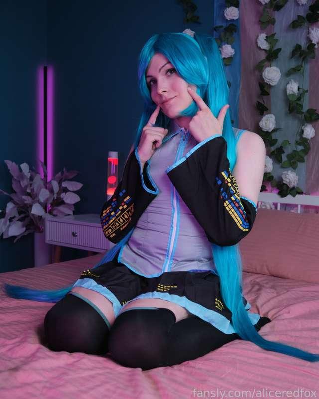 aliceredfox image #4