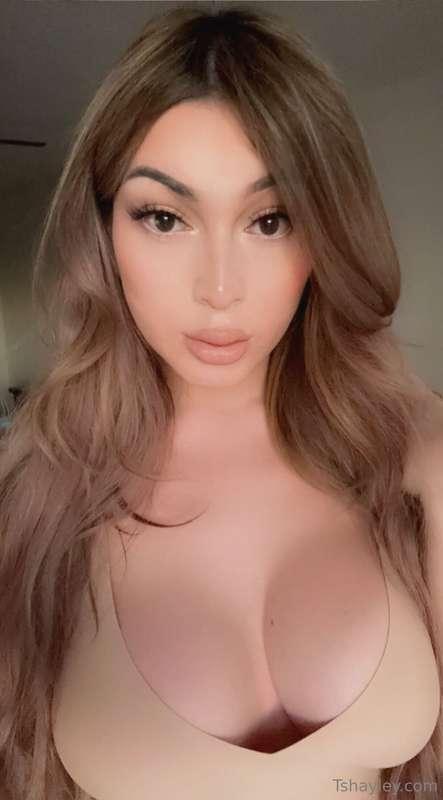 Sometimes all you need is my innocent face on your feed 💖