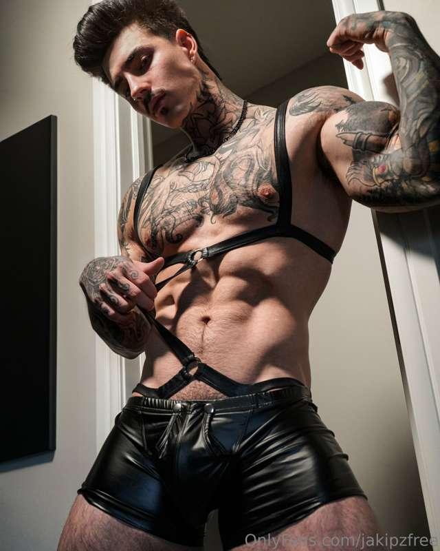 If you like me in leather you’ll love the video I just poste..