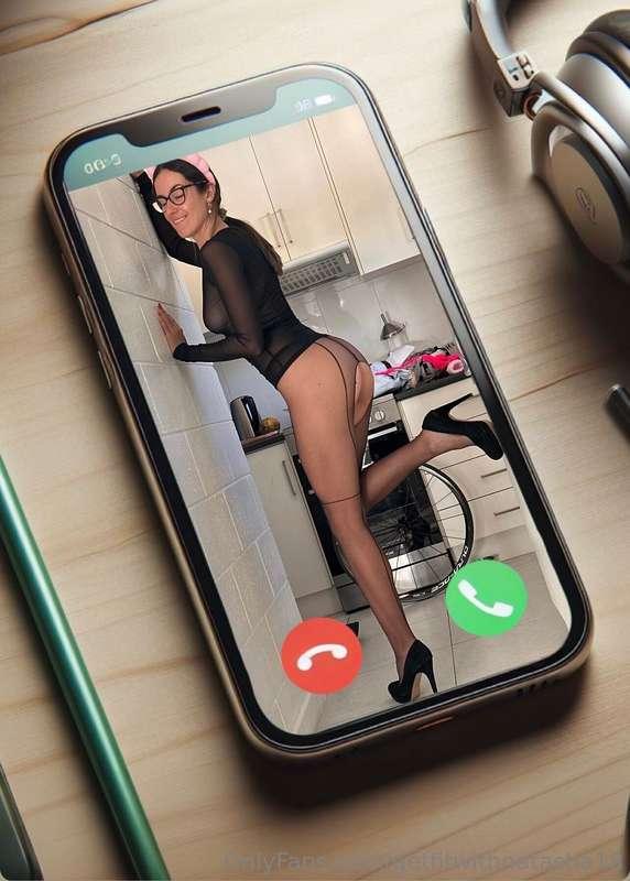 I’m horny, naked and FaceTiming you. Answer!