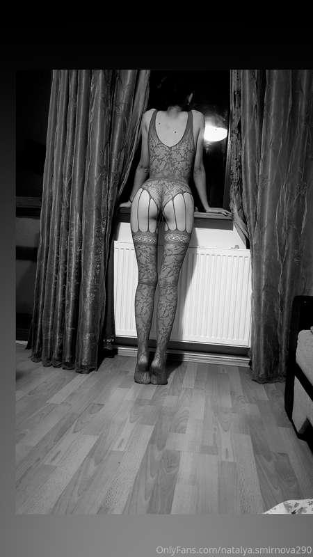 I am in love with this catsuit and with this photoshoot! Hop..
