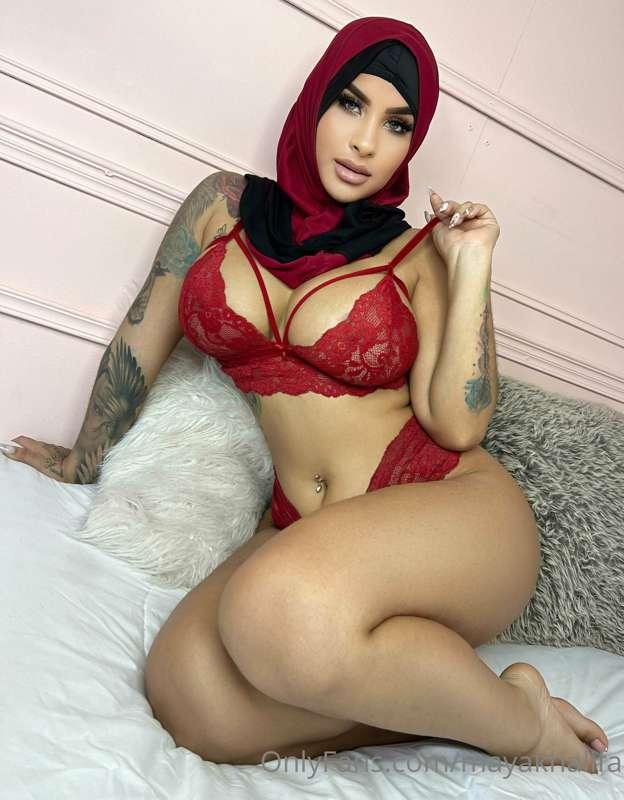 I wish you could undress me with your teeth baby 🤤😈😏